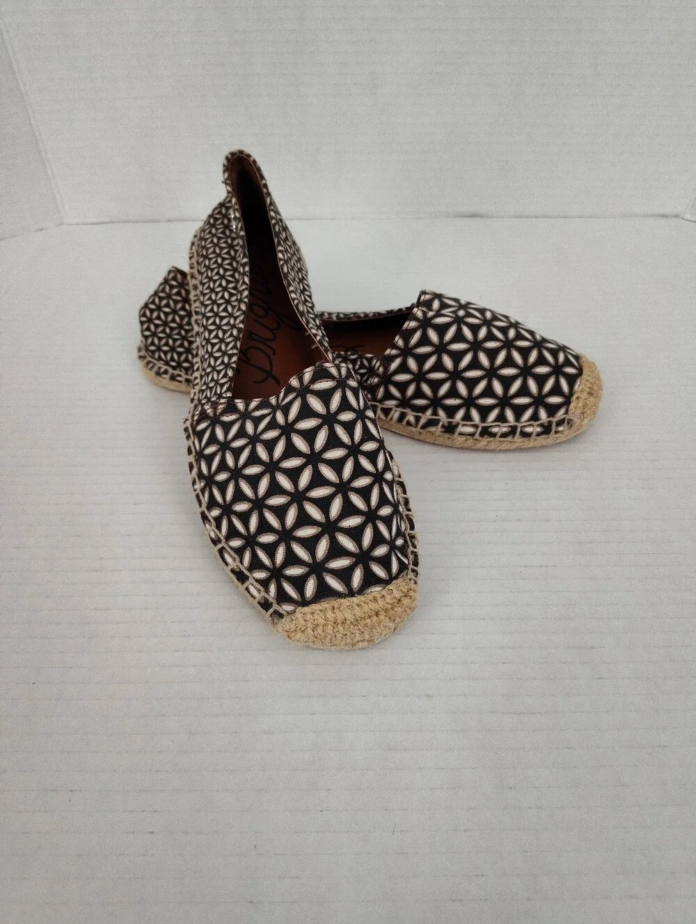 Brighton Rattan Canvas Espadrilles Black and Tan Size 7 Slip on Women's Shoes